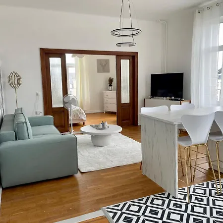 Nid Urbain Colmarien - 4 Personnes - Garage Apartment *